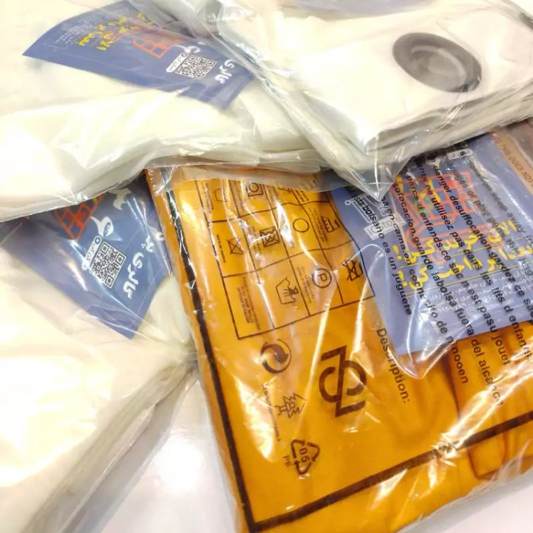 مخمل پنبه ایی رنگ شتری به همراه حریر صدفی به رنگ عاجی