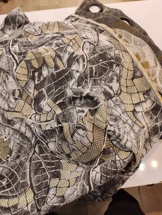 پرده لوکس پانچی با طرح انتزاعی و بافت سنگین - شاهکار مدرن دکوراسیون