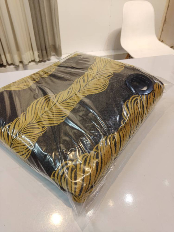 پرده پرطاووس طلایی، شکوه و زیبایی را به خانه شما بیاورید