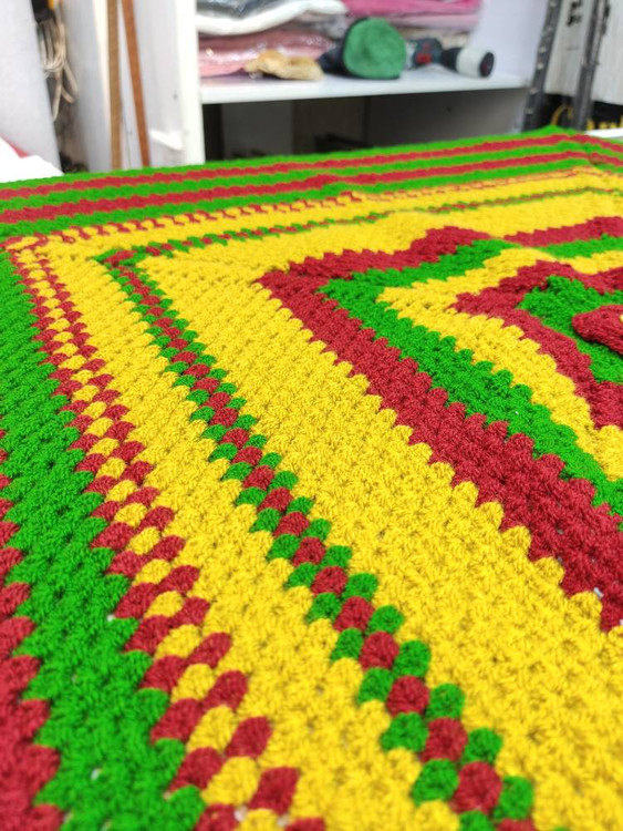 Renkli 80x80 cm Örgü Masa Örtüsü - Yüksek Kaliteli İplik