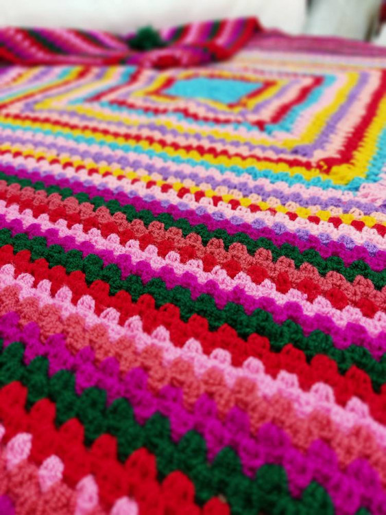 رانر قلاببافی دستساز - دکوراسیون منزل - طرح هندسی