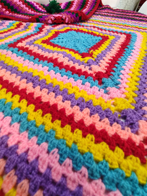 رانر قلاببافی دستساز - دکوراسیون منزل - طرح هندسی