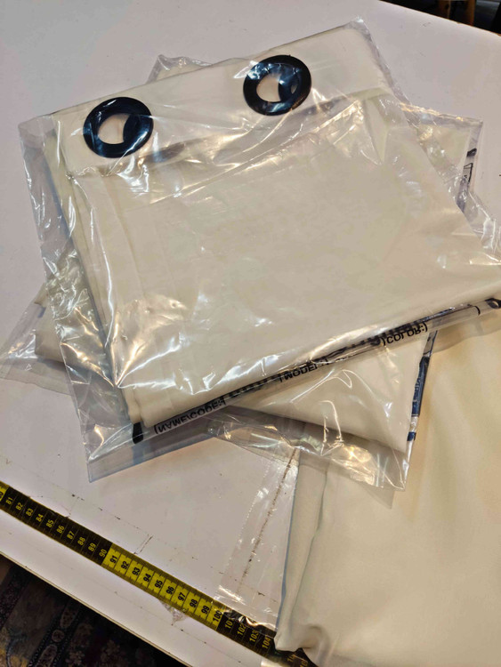 پرده آماده حریر سفید ساده شماره 4