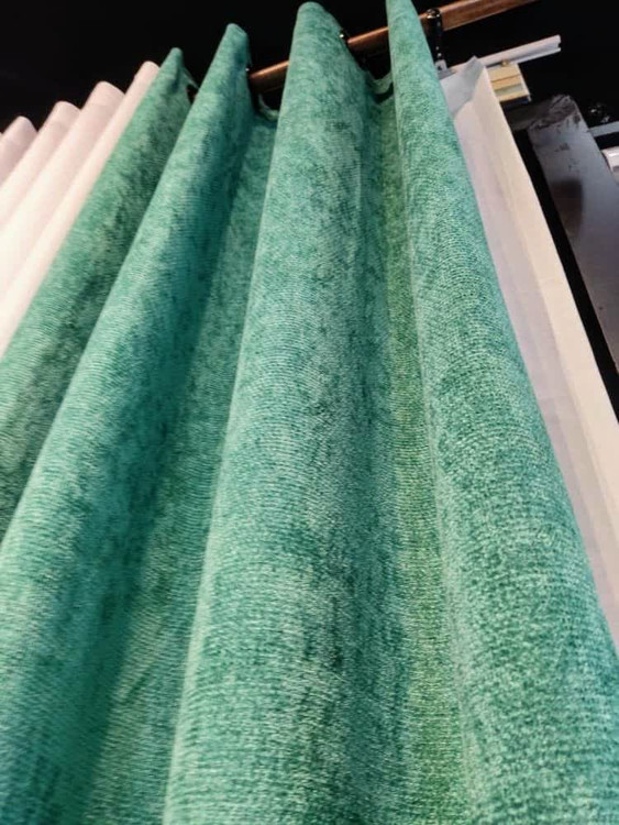 پرده آماده مخمل به رنگ سبز - لمسی از طبیعت در قلب خانه