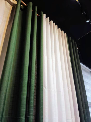 پرده حریر سبز سلطنتی – ظرافت و شکوه در یک قاب2