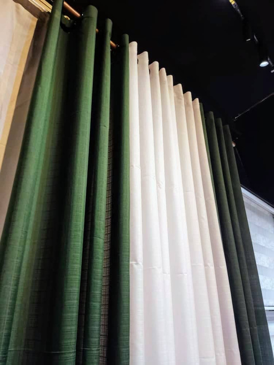 پرده حریر سبز سلطنتی – ظرافت و شکوه در یک قاب2