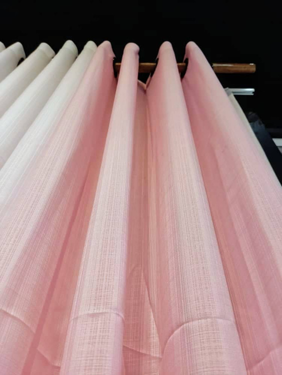 پرده حریر صورتی – لطافت زنانه در دل دکوراسیون0