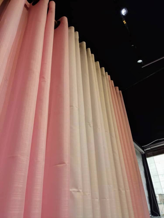 پرده حریر صورتی – لطافت زنانه در دل دکوراسیون1