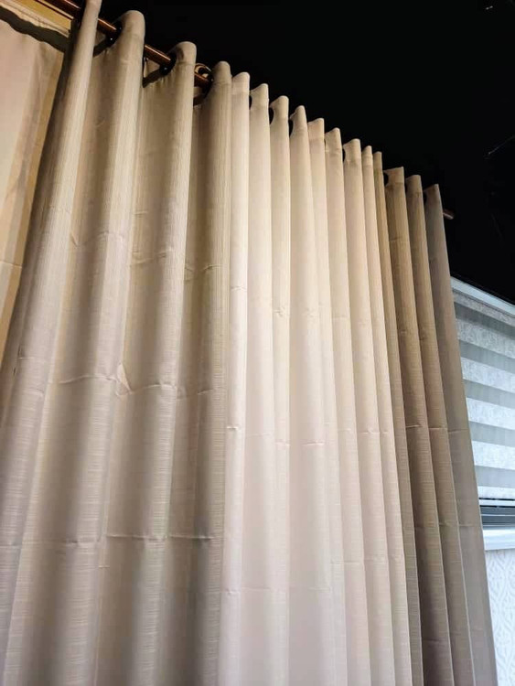 پرده حریر طوسی روشن – سادگی درخشان، انتخابی مدرن1