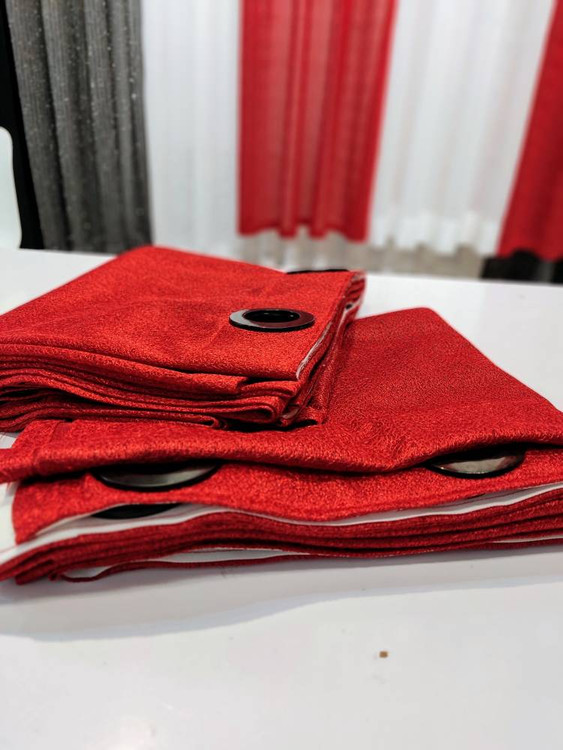 پرده آماده لیوما نیو رنگ قرمز – انتخاب هوشمندانه برای هر فضا!2